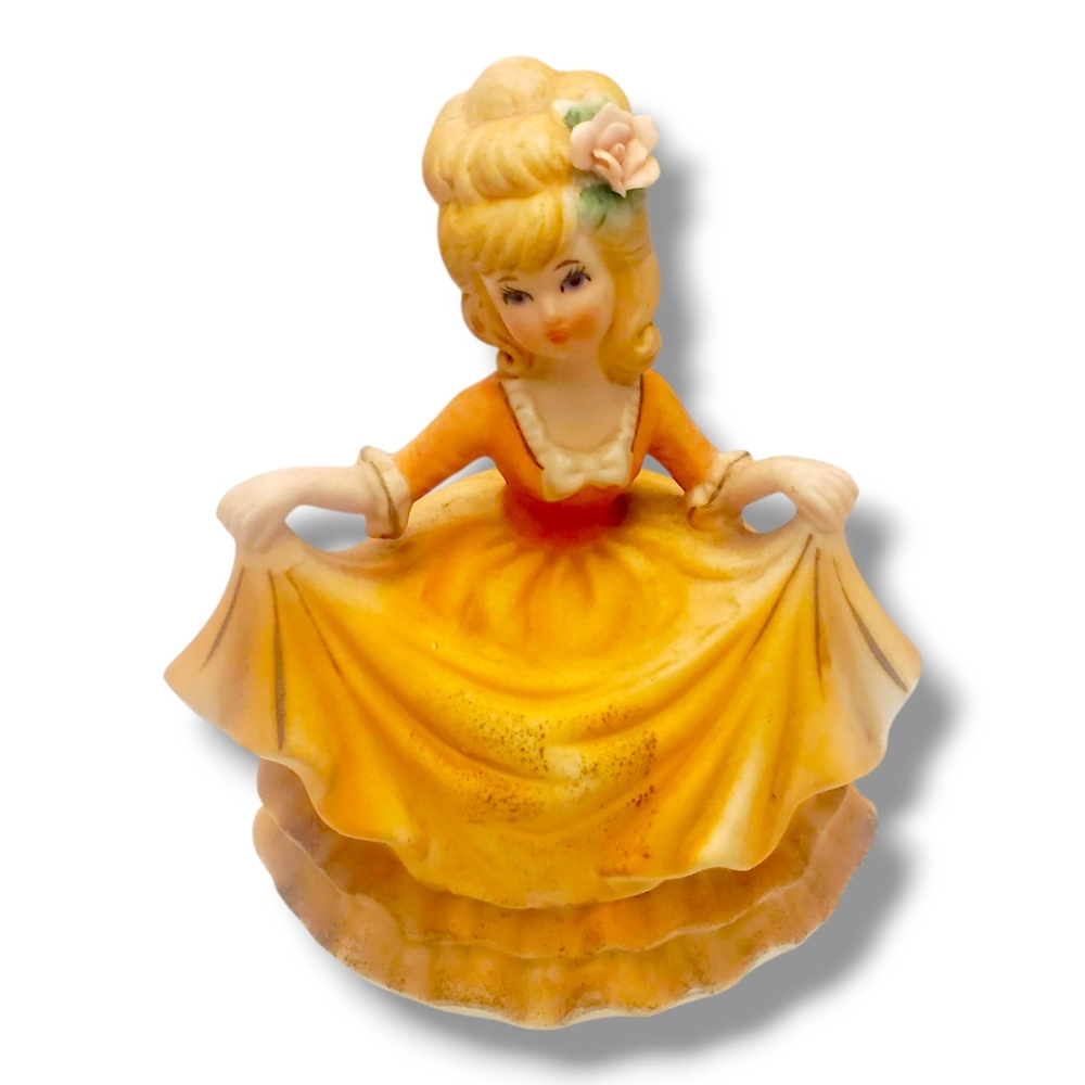 Sankyo Musical Figurine Dancing Girl In Yellow  Southern bell Vintage 1960 -1970